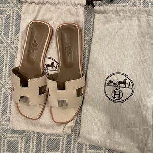 New (no box) Women’s Hermes Oran Sandals